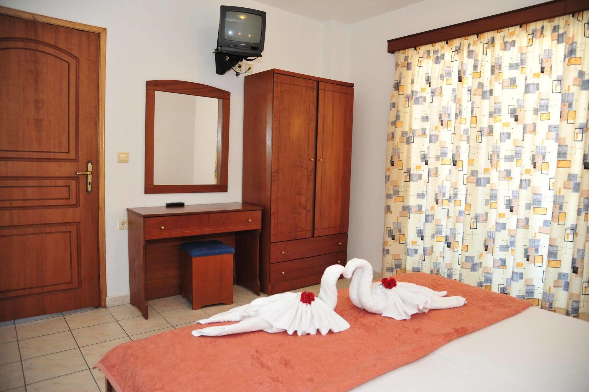 Dias Hotel Apartments Agia Marina Exterior foto