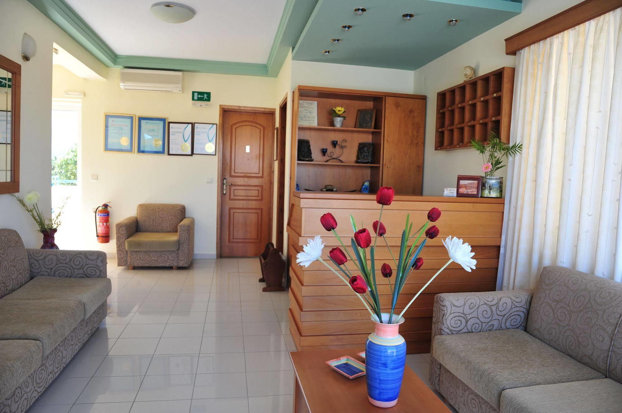 Dias Hotel Apartments Agia Marina Exterior foto