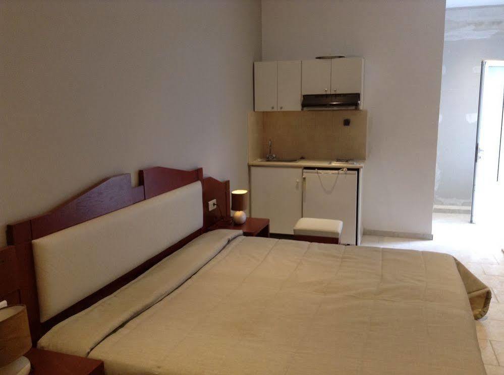 Dias Hotel Apartments Agia Marina Exterior foto